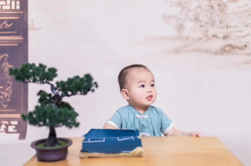 高平宝宝半夜吐了怎么回事 高平宝宝半夜吐了怎么回事